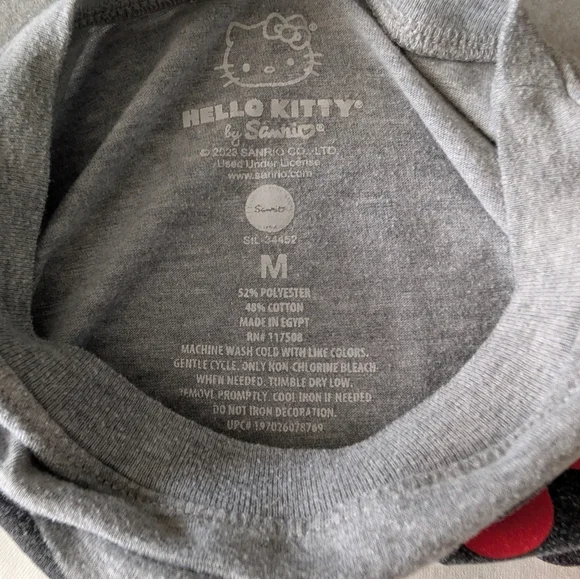Sanrio Hello Kitty Medium Gray Graphic Short Sleeve T-Shirt Raw Hem Sz Med - Picture 5 of 8